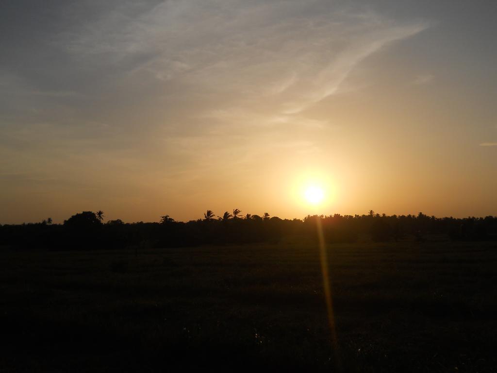 Sunset Tourist Home Polonnaruwa Esterno foto