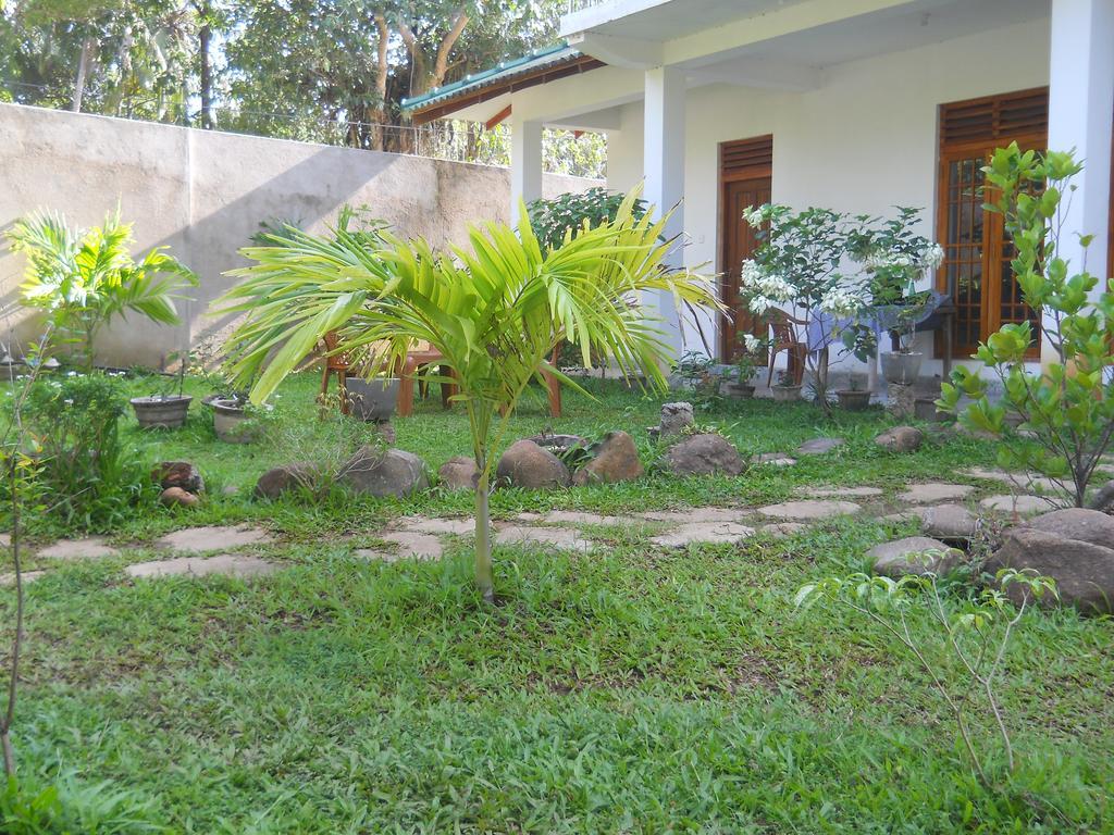 Sunset Tourist Home Polonnaruwa Esterno foto